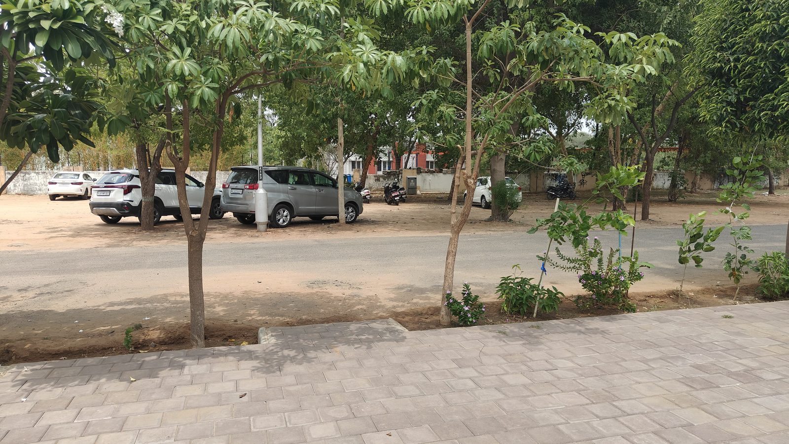 Spacious safe drop-off and parking area outside Smart Kids